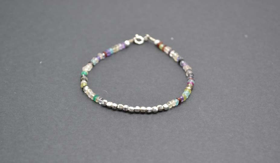 Halbedelarmband Multi Farbe, Silberarmband, Stapelbare Armband, Elegantes Freundschaftsarmband, Geschenk Für Sie Halbedelarmband Multi Farbe, Silberarmband, Stapelbare Armband, Elegantes Freundschaftsarmband, Geschenk Für Sie von DELAG