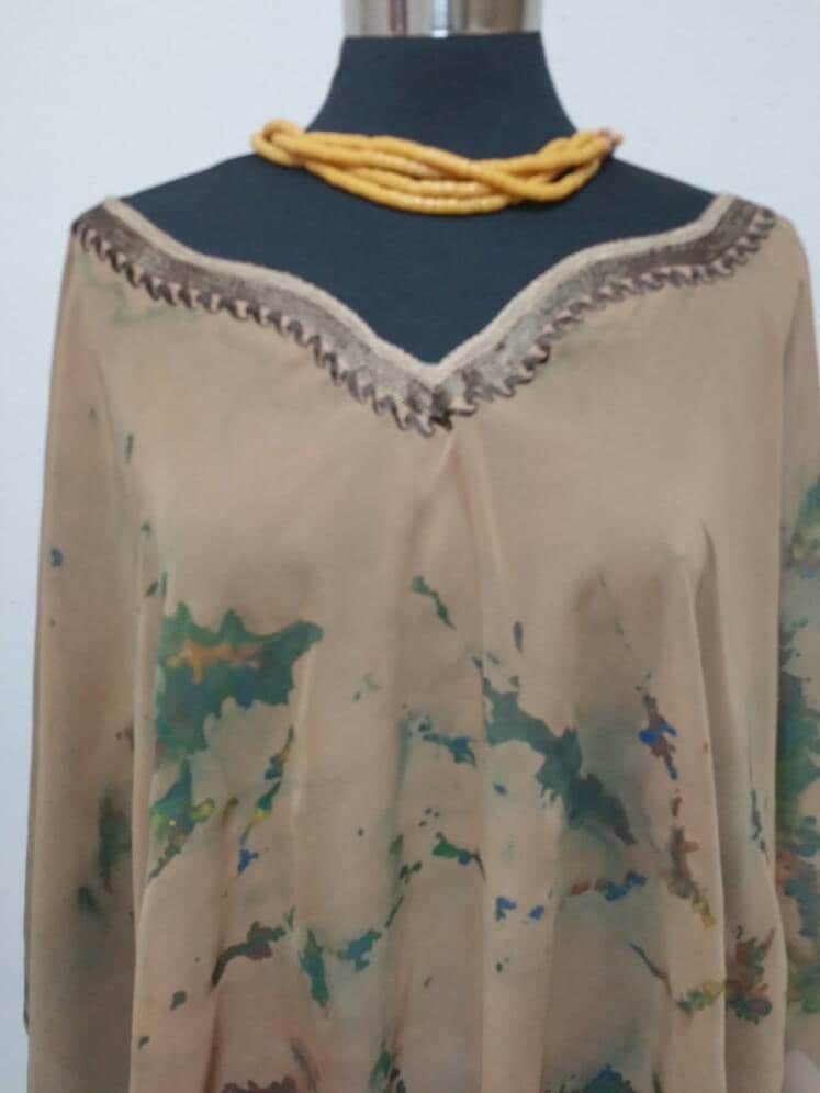Tragbare Kunst, Von Hand Bemalt Und Gewebten Kente Gepatcht Bluse Tragbare Kunst, Von Hand Bemalt Und Gewebten Kente Gepatcht Bluse von DELKISCOLLECTIONS