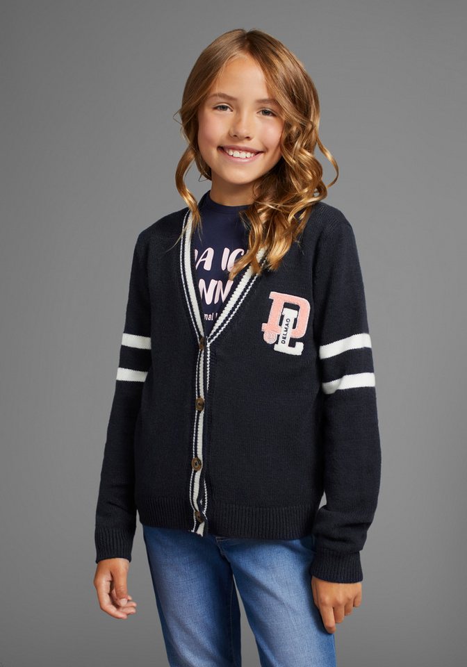 DELMAO Strickjacke im Collegestyle mit Badge Trendiger Style für Mädchen von DELMAO
