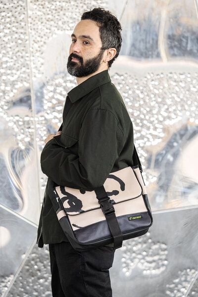 DEMANO Messenger Umhängetasche aus Recycelte Bannern Avinyó von DEMANO