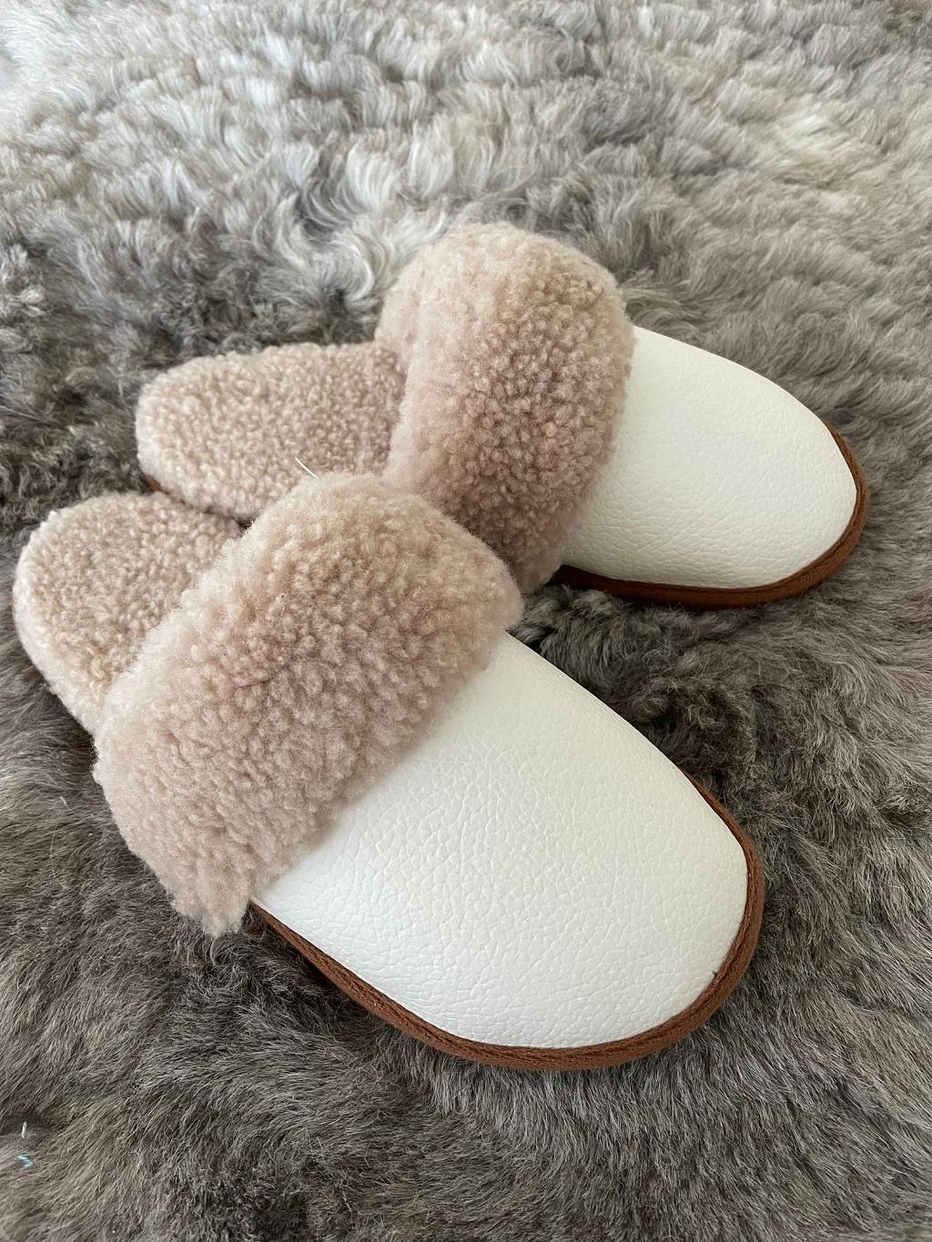 Lammfell Hausschuhe Damen - Echtleder Pantoffeln Mit Wollfutter | Handgemacht & Natürlich Warm Winter Geschenkidee Für Frauen von DENIOHome