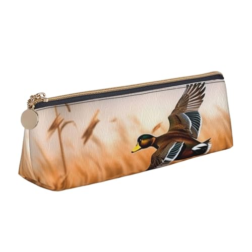 Federmäppchen mit Reißverschluss, Motiv: Jagd fliegende Wildenten am See, niedlicher Schreibwaren-Organizer, PVC-Leder, dreieckig, Make-up-Tasche, Stiftebeutel, Jagd fliegende Wildente 4 von DENMER