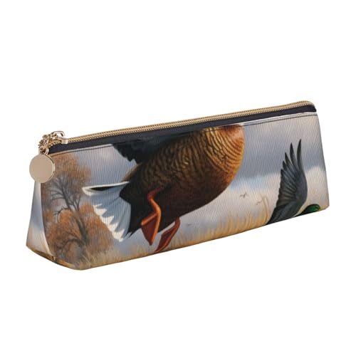 Federmäppchen mit Reißverschluss, Motiv: Jagd fliegende Wildenten am See, niedlicher Schreibwaren-Organizer, PVC-Leder, dreieckig, Make-up-Tasche, Stiftebeutel, Jagd fliegende Wildenten am See von DENMER