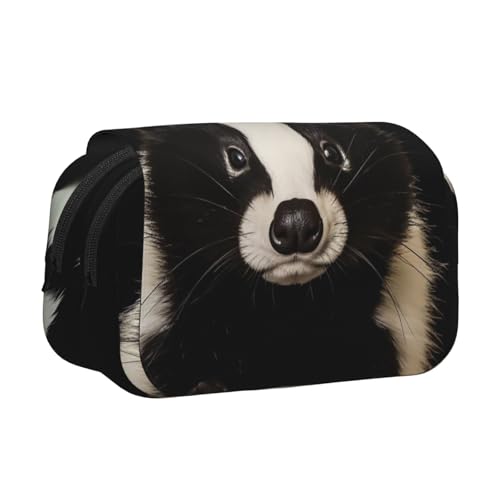 Traditioneller Weihnachts-Zwerg 1 bedrucktes Flip-Federmäppchen mit 2 Fächern, großes Fassungsvermögen, tragbarer Schreibwaren-Organizer für Schule, Reisen und Kunst, Niedliches Stinktier von DENMER