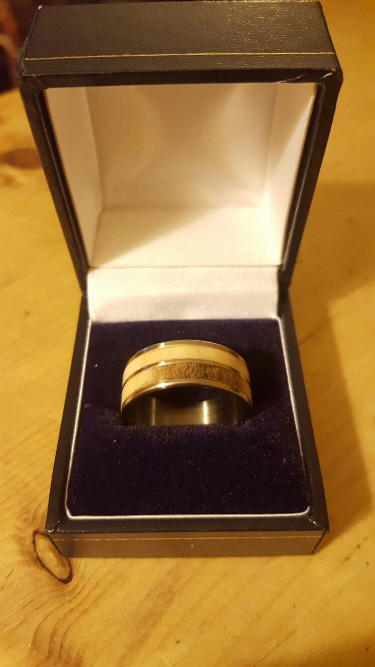 Titan Und Rot Hirsch Geweih Twin Band Ring von DFRingDesign