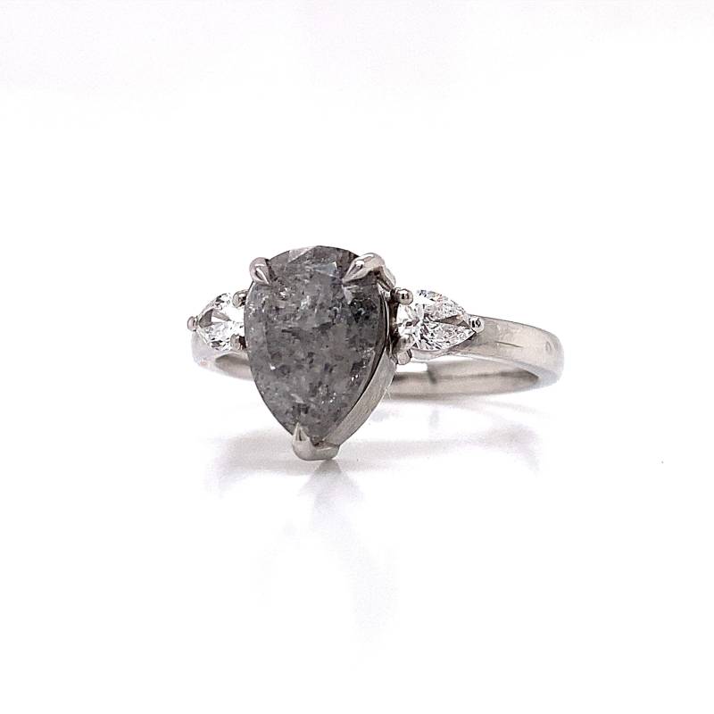 Platin Salz Und Pfeffer Diamant Trilogy Ring von DGBespokeJewellery