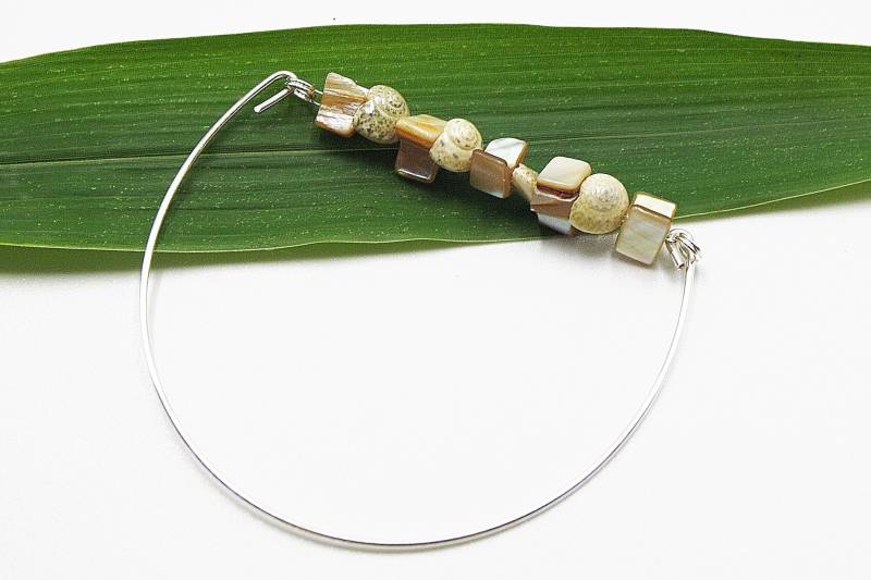 Armreif Schnecken & Perlmutt, Naturschmuck in Der Farbe Beige Silber, Boho Style von DGSchmuckdesign