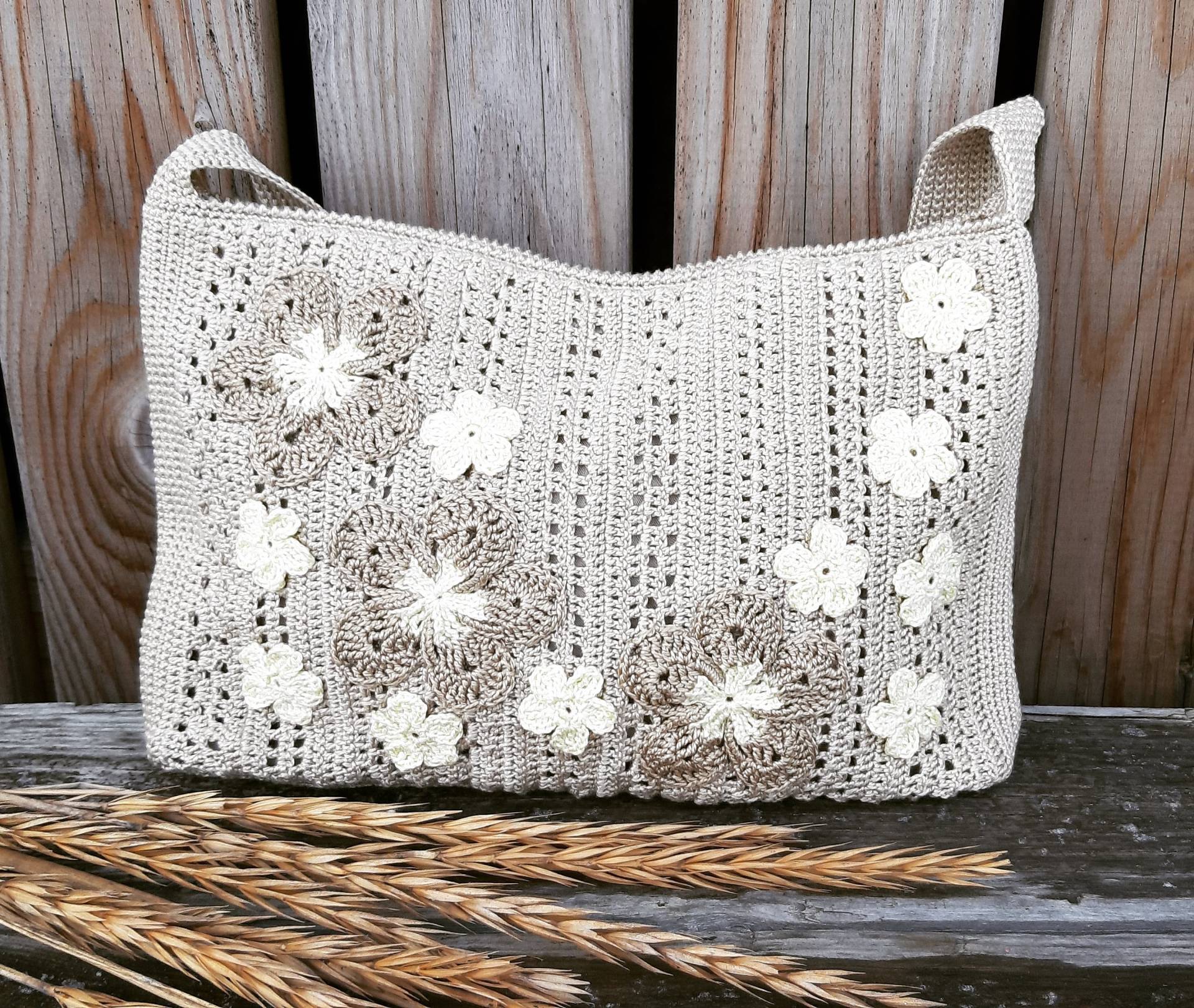 Gehäkelte Sommertasche Mit Blumen Gehäkelte Sommertasche Mit Blumen von DHappyHandmade