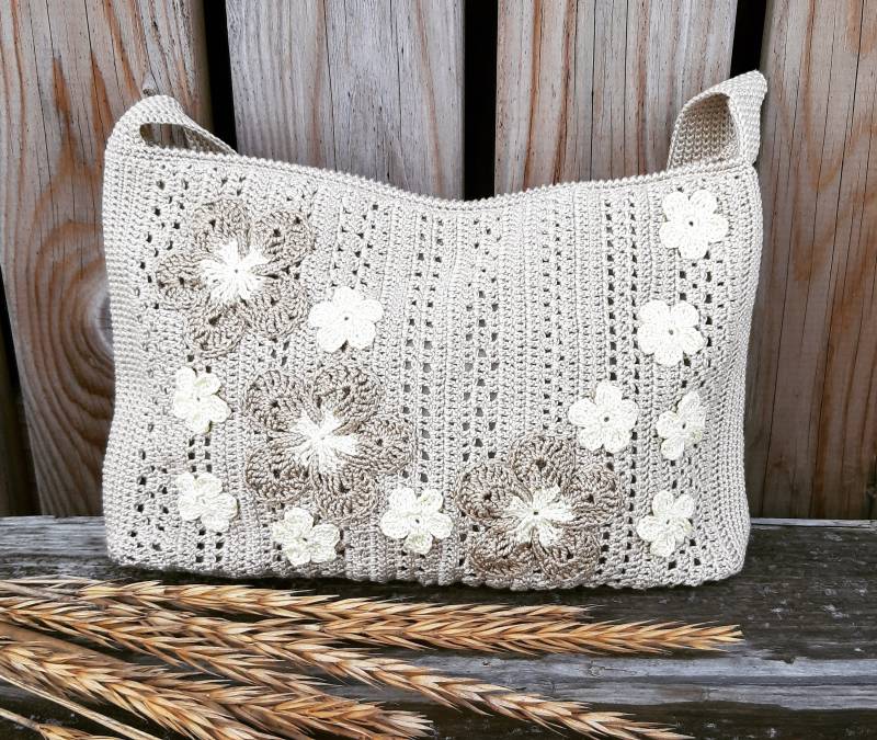 Gehäkelte Sommertasche Mit Blumen Gehäkelte Sommertasche Mit Blumen von DHappyHandmade