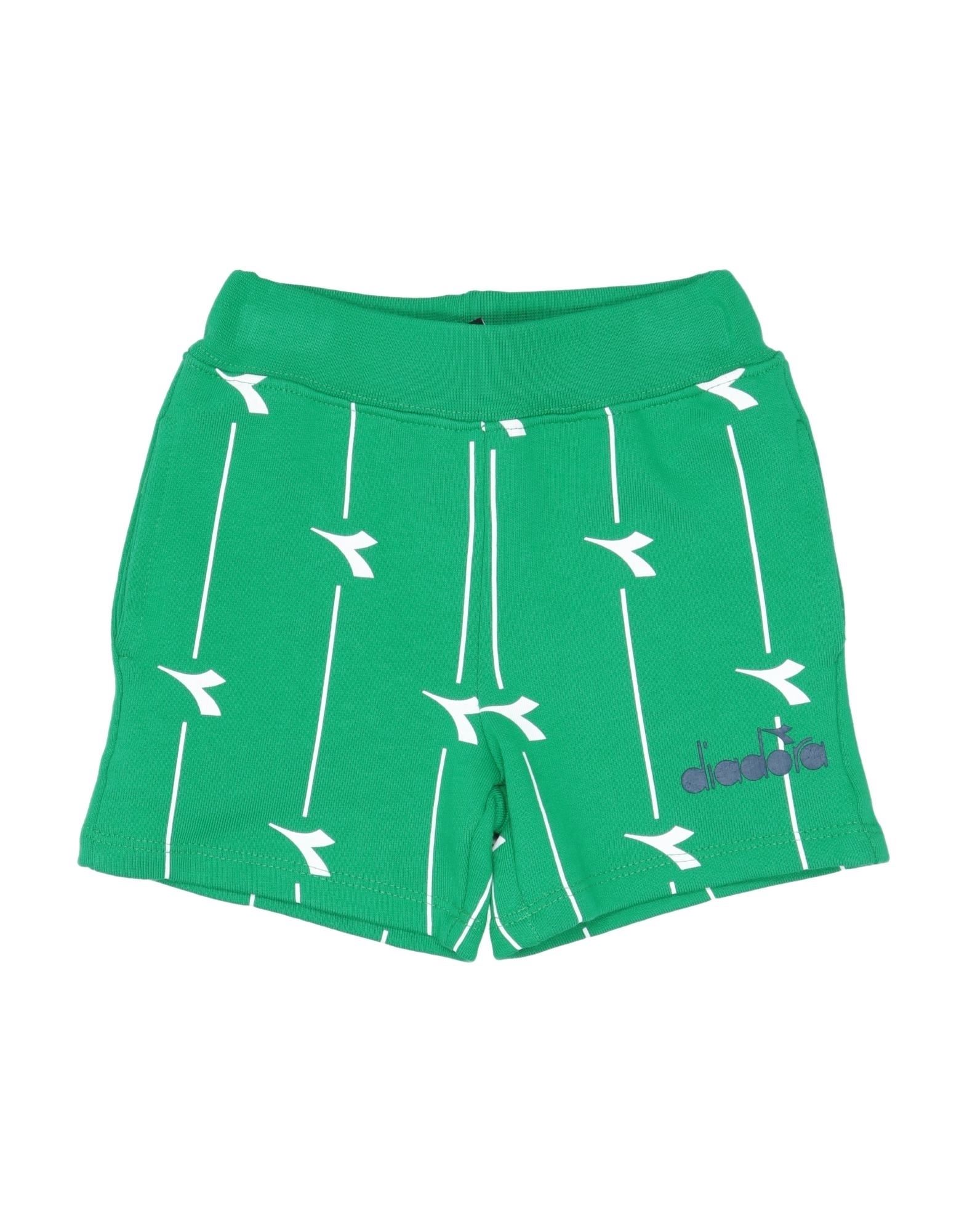 DIADORA Shorts & Bermudashorts Kinder Grün von DIADORA