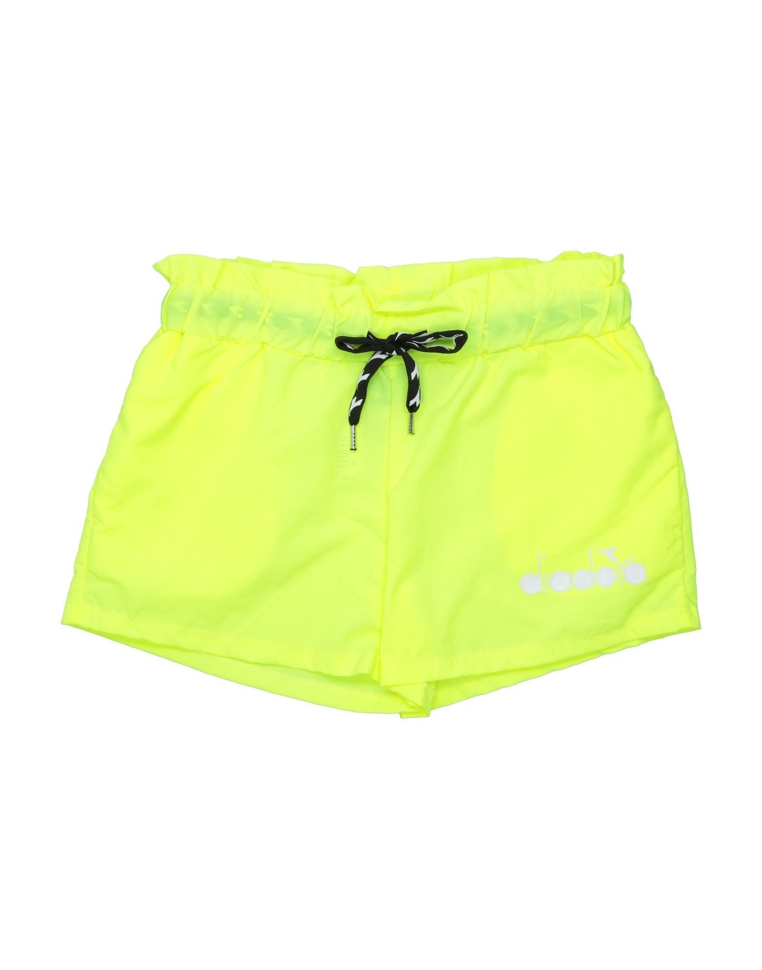 DIADORA Shorts & Bermudashorts Kinder Hellgrün von DIADORA