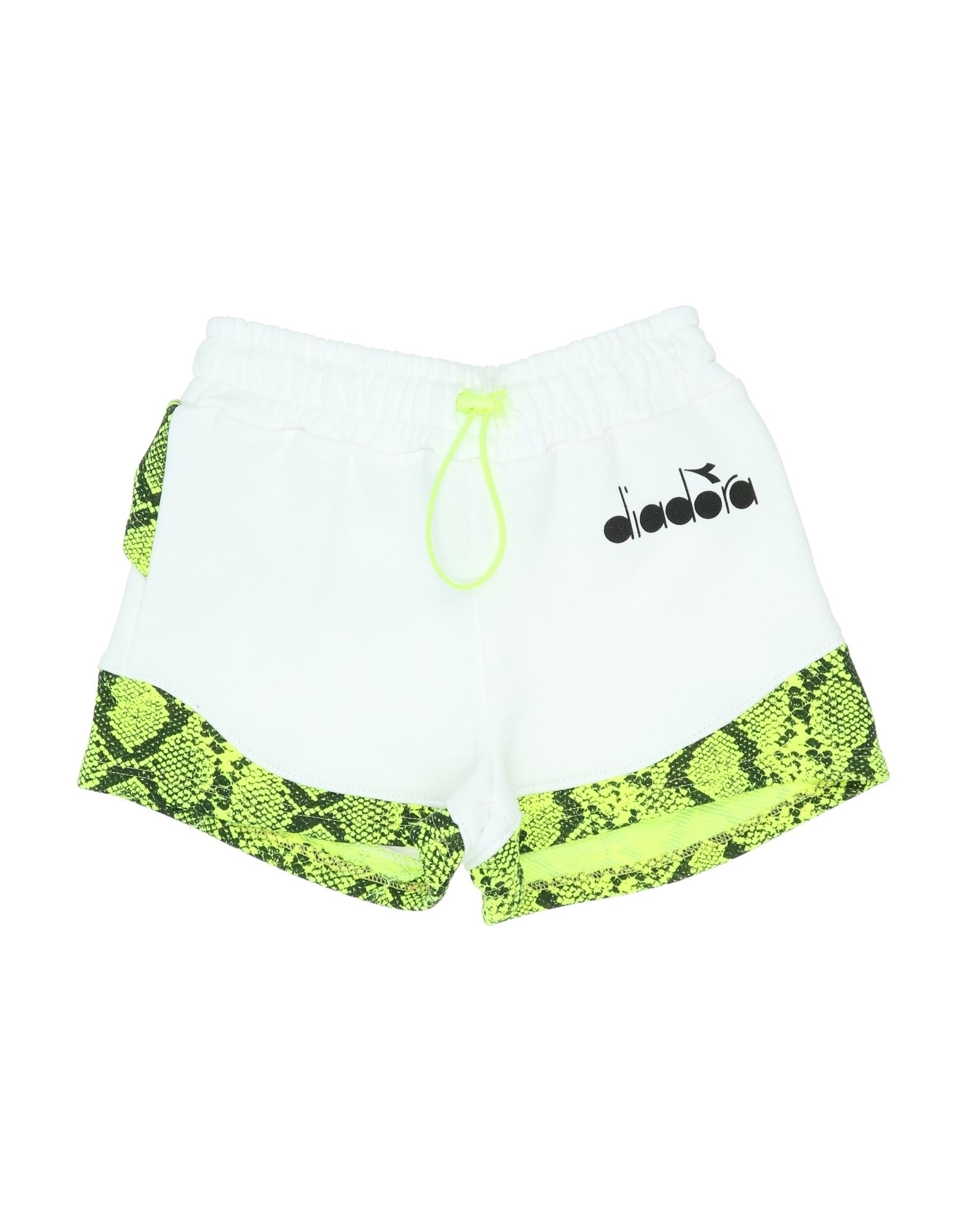 DIADORA Shorts & Bermudashorts Kinder Weiß von DIADORA