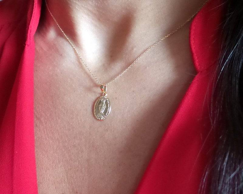 14K Solid Gold Jungfrau Maria Medaillon Halskette von DIAMONDFORLOVE