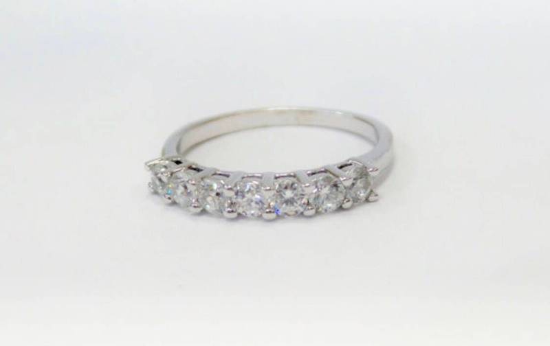 Handgefertigter Ehering Aus 14K Weißgold Mit Diamanten Stapelbarer Ring, 0.50Ct von DIAMONDFORLOVE