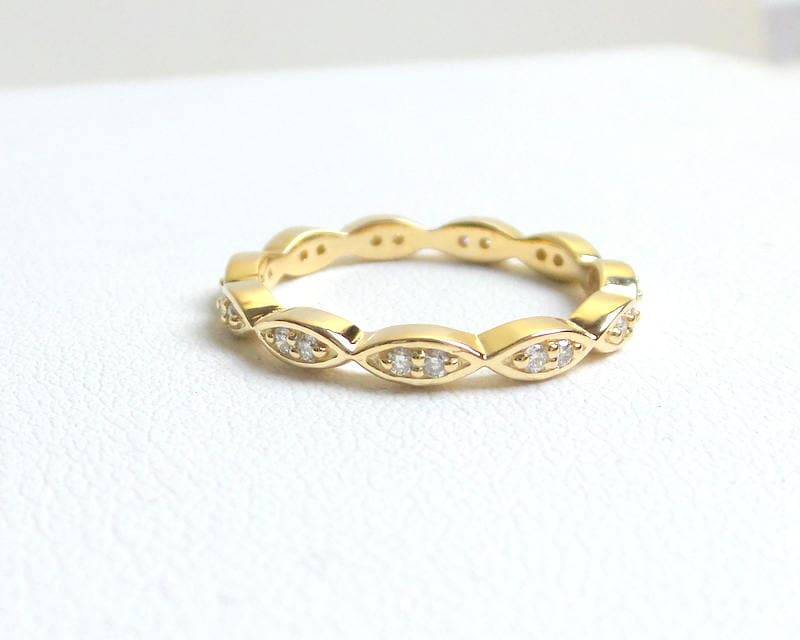 Handgemachte 14K Gelbgold Diamant Eternity Band Stapelbarer Ehering von DIAMONDFORLOVE