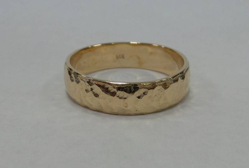 Herren 14K Gelbgold Gehämmerter Ehering - Handgemacht von DIAMONDFORLOVE
