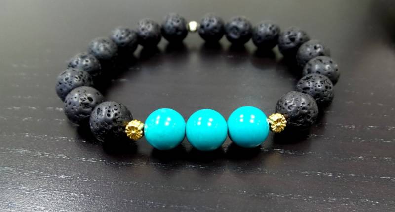 Schwarze Lava Onyx Armband Mit Türkis Perlen | 10 Mm von DIAMONDFORLOVE