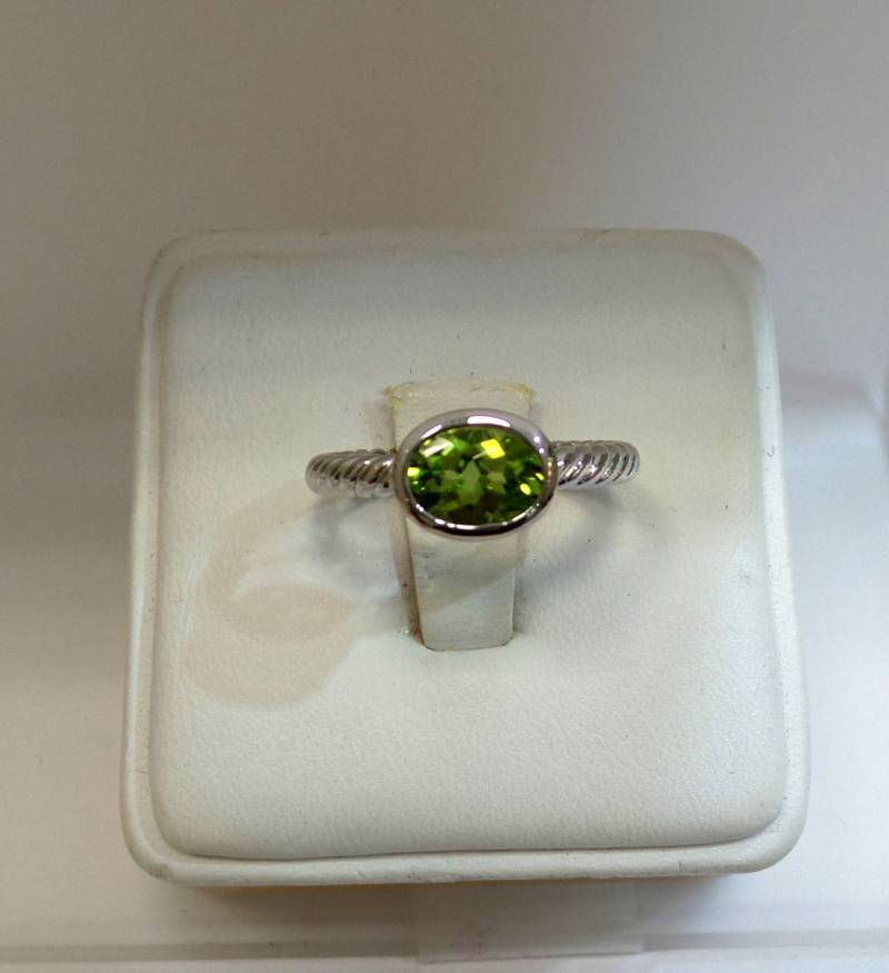 sterling Silber Natürlicher Peridot Ring Twisted Wire Solitaire von DIAMONDFORLOVE
