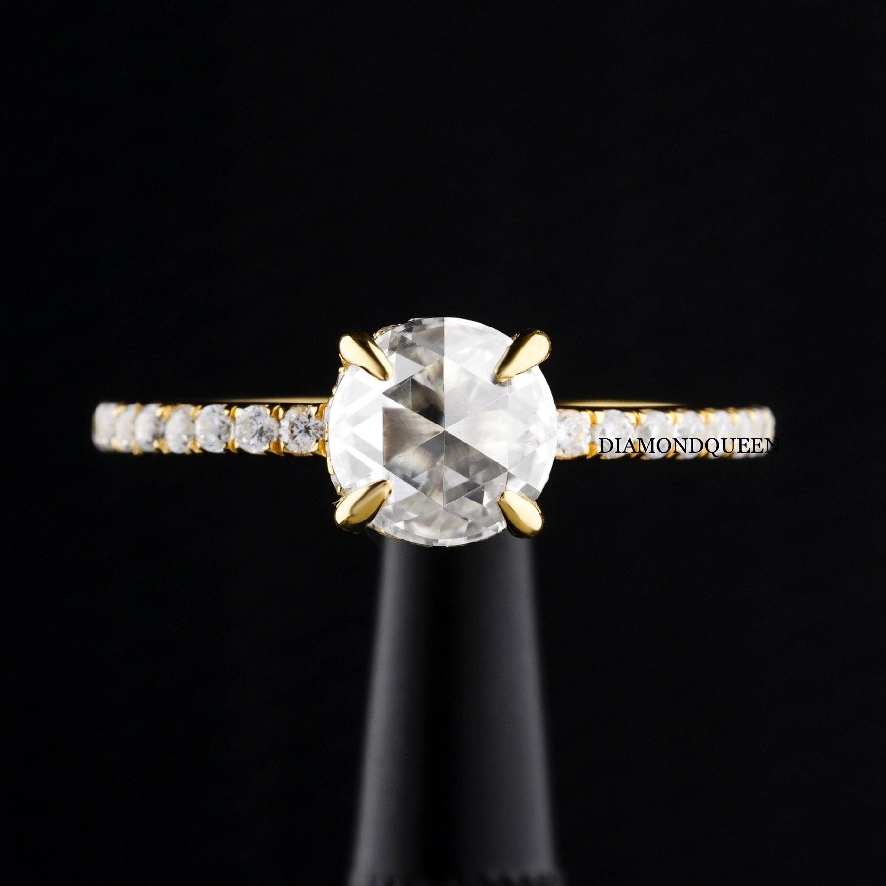 Rose Cut Runder Moissanite Verlobungsring, 14K Gelbgold Solitär Ehering, Hidden Halo Ring, Jubiläumsring von DIAMONDQUEENjewels