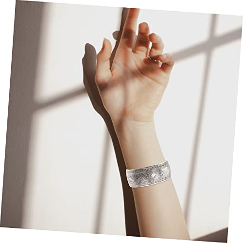 DIKACA Retro Armreif Damen Offener Verstellbarer Armreif Schmuck mit Gravur Breiter Vintage Look Statement Armband für Frauen Alltag und Besondere Anlässe von DIKACA