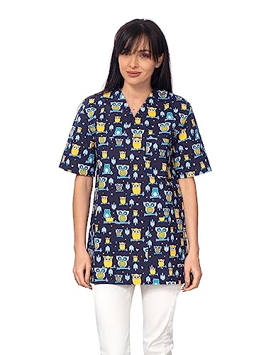 DINOZAVR Bruna Kasacks Damen Pflege V-Ausschnitt Kurzarm - Kasack Damen Bunter Druck mit 2 Unteren und 1 Oberen Tasche - Kasaks Altenpflege blau/Eulen S von DINOZAVR