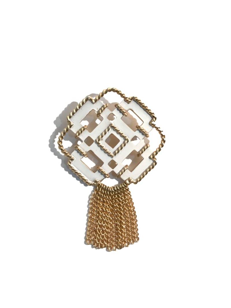 Vintage Avon Western Pin Mit Goldfarbenen Baumelnden Ketten Vintage Avon Western Pin Mit Goldfarbenen Baumelnden Ketten von DISPOSL