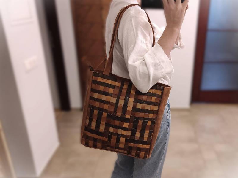 Braune Gewebte Leder Einkaufstasche - Handgefertigte Große Schultertasche Für Frauen von DIStories