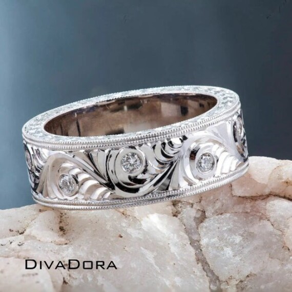 14K Solid Gold Hand Gravierte Diamant Ehering, Dc449-0E3 von DIVADORA