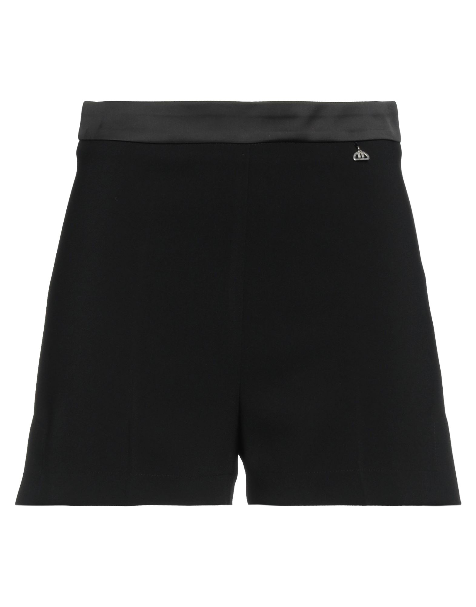 DIVEDIVINE Shorts & Bermudashorts Damen Schwarz von DIVEDIVINE