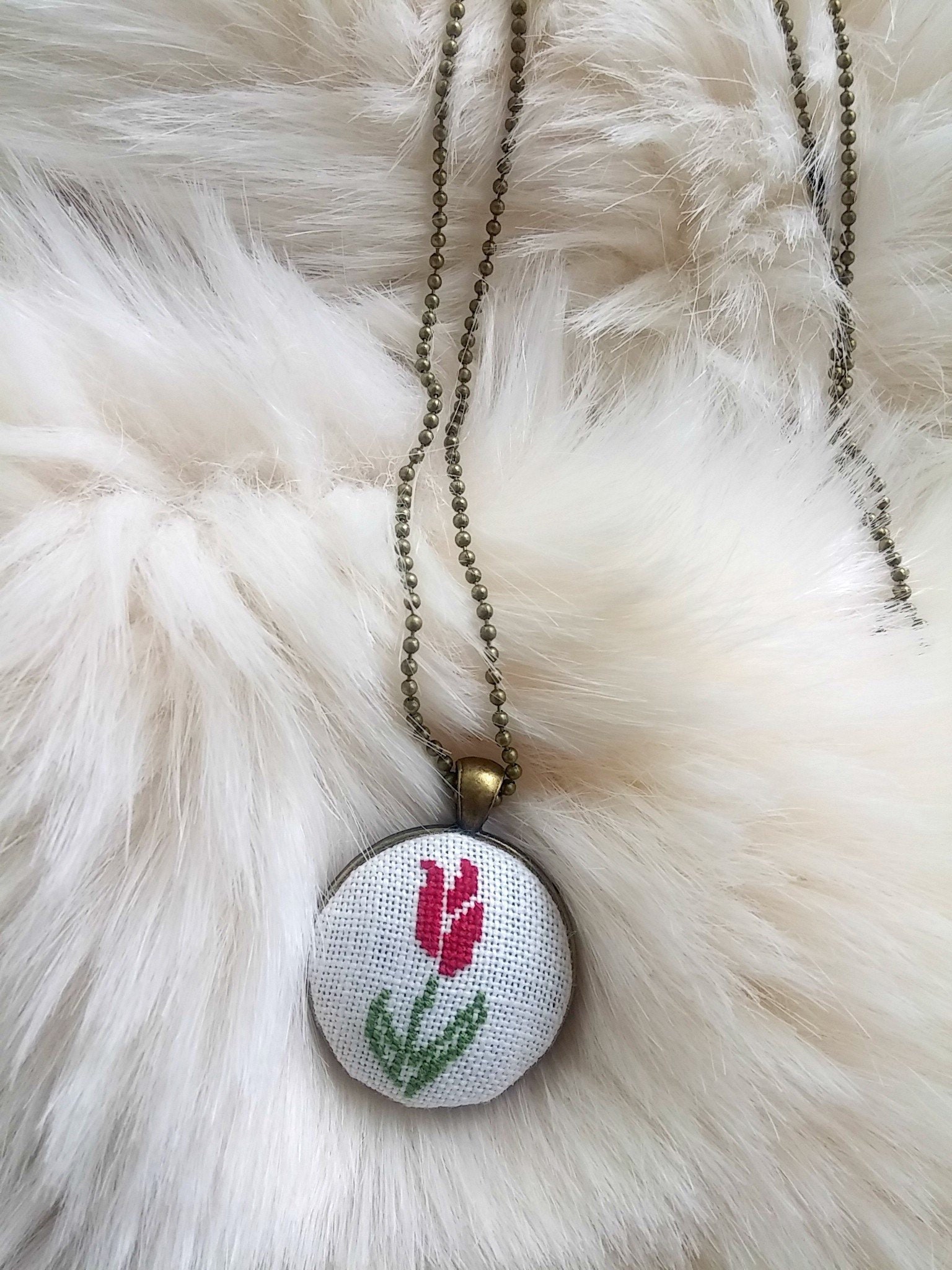 Handgemachte Gestickte Halskette Handgemachte Gestickte Halskette von DIVNABoutique