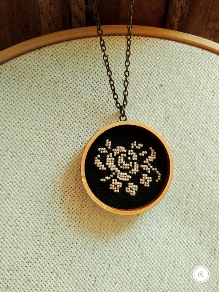 Handgemachte Gestickte Halskette von DIVNABoutique
