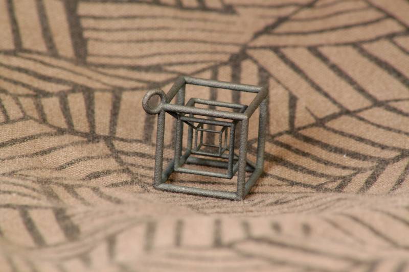 Halskette "Infinity Cube" von DIVRAdesign