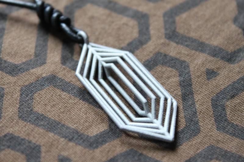 Halskette "Twisted Hexagon" von DIVRAdesign