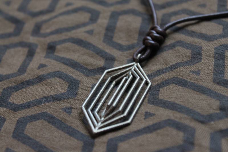 Halskette "Twisted Hexagon" von DIVRAdesign