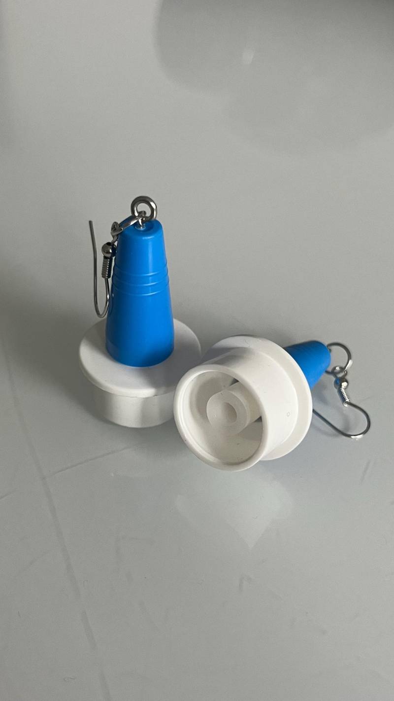 Nasenspray Ohrring - Recycelte Ware von DIYDesignbyLiza