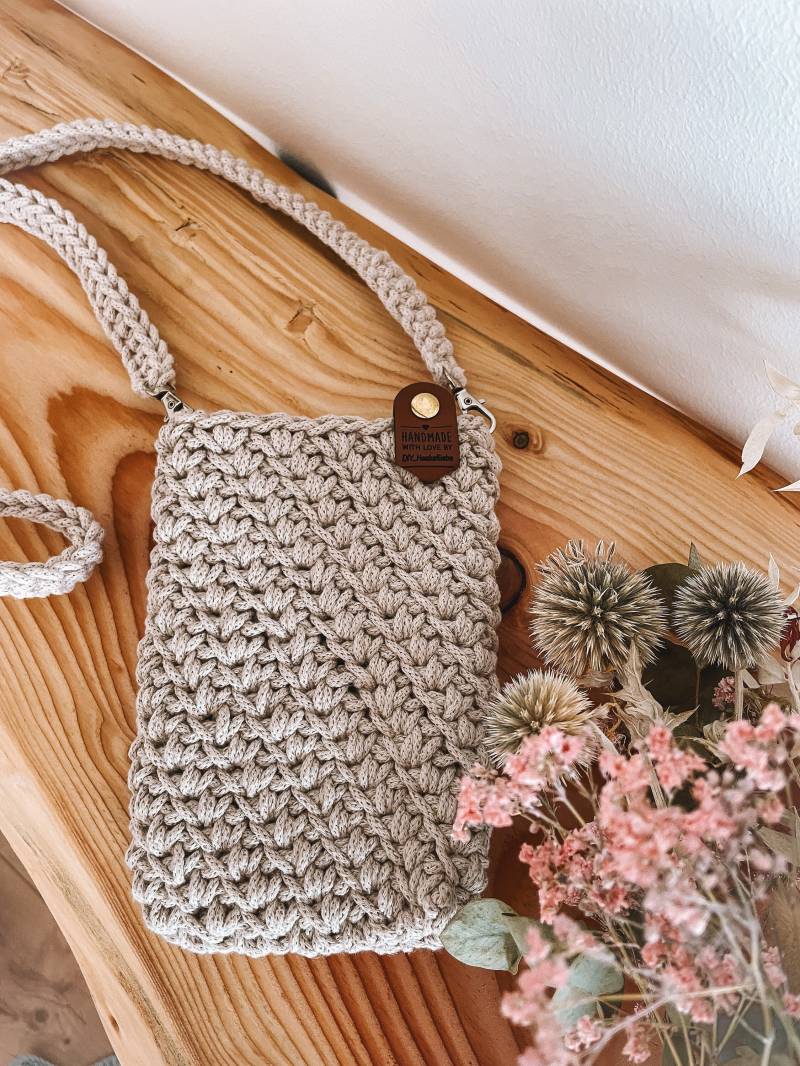 Gehäkelte Boho Handytasche von DIYHaekelliebe