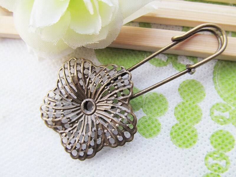 Antike Bronze Sicherheitsnadel Brosche Brustpin Charme/Findet, Filigrane Fünf Blütenblätter Basis Einstellung, Passen Strass/Cabochon Cameo von DIYLoveOcean