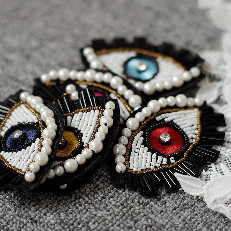 Ein Paar Augenstickerei Perlen Pailletten Applikation Patch, Diamant Augen Patch Zubehör Für Mantel, T-Shirt, Kleidung Dekorative von DIYsharing