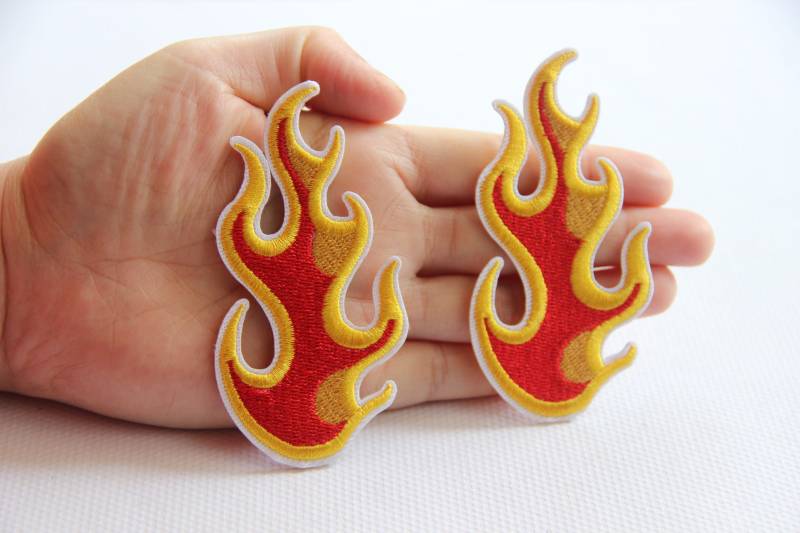 Ein Paar Flamme Gestickter Applikations-Patch, Gesticktes Aufbügeln Patches, T-Shirt Oder Jeans Dekorative Stickerei Applikationen Patches von DIYsharing