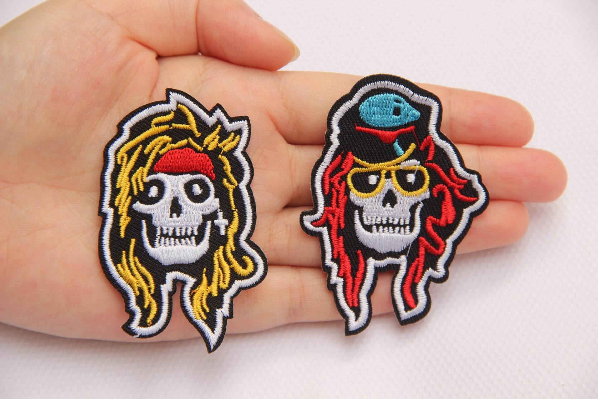 Rock Skull Stickerei Patch, Gestickter Schädel Patch Für Mantel, T-Shirt, Jeans, Dekorative Aufnäher von DIYsharing