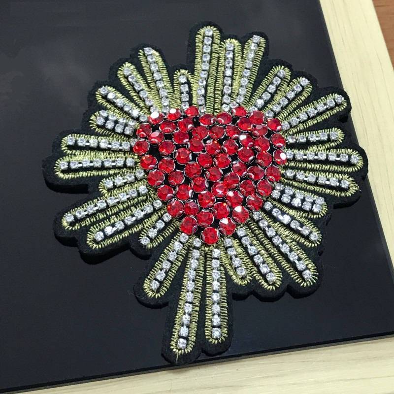 Zarte Herz Perlen Pailletten Applikation Patch, Patch Lieferungen Für Mantel, T-Shirt, Kostüm Dekorative Applikationen Patches von DIYsharing