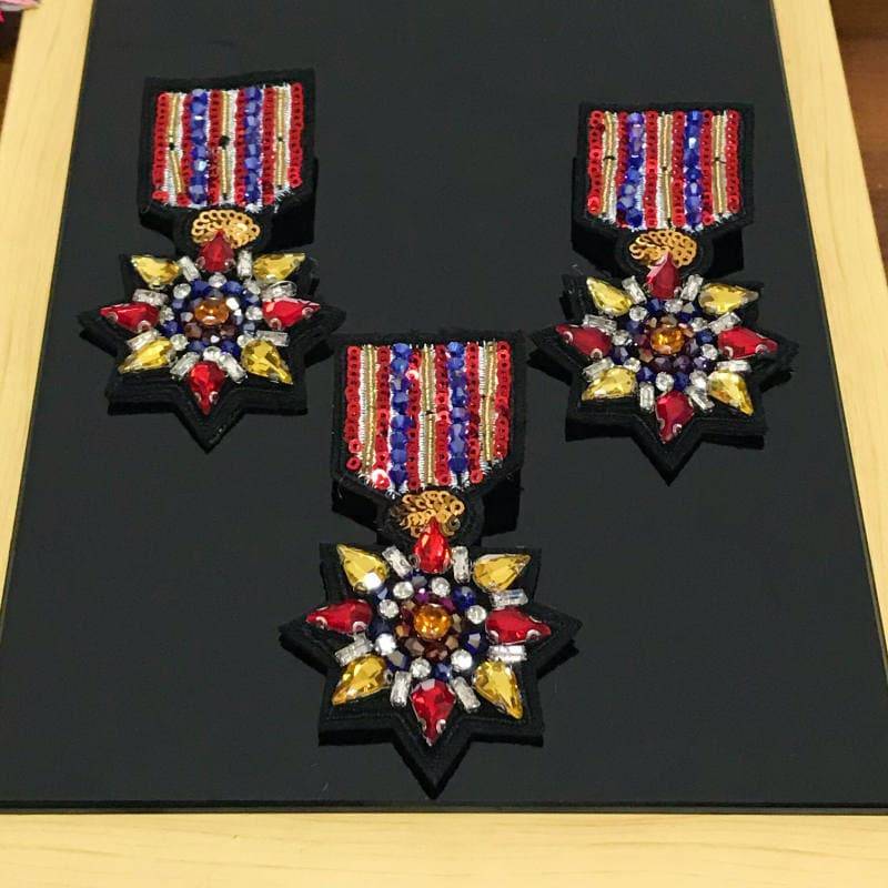 Zarte Perlen Abzeichen Pailletten Applikation Patch, Patch Lieferungen Für Mantel, T-Shirt, Kostüm Dekorative Applikationen Patches von DIYsharing