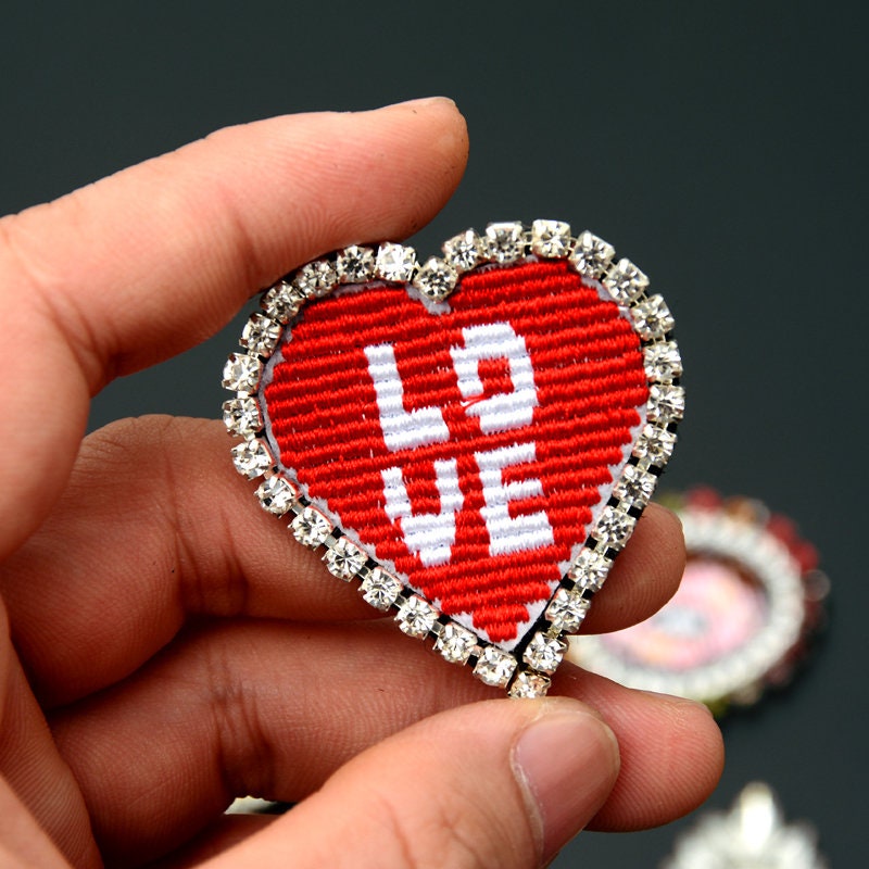 Zarte Stickerei Strass Herz Pailletten Applikation Patch, Perlen Liebe Patch Lieferungen Für Mantel, T-Shirt, Kostüm Dekorative von DIYsharing