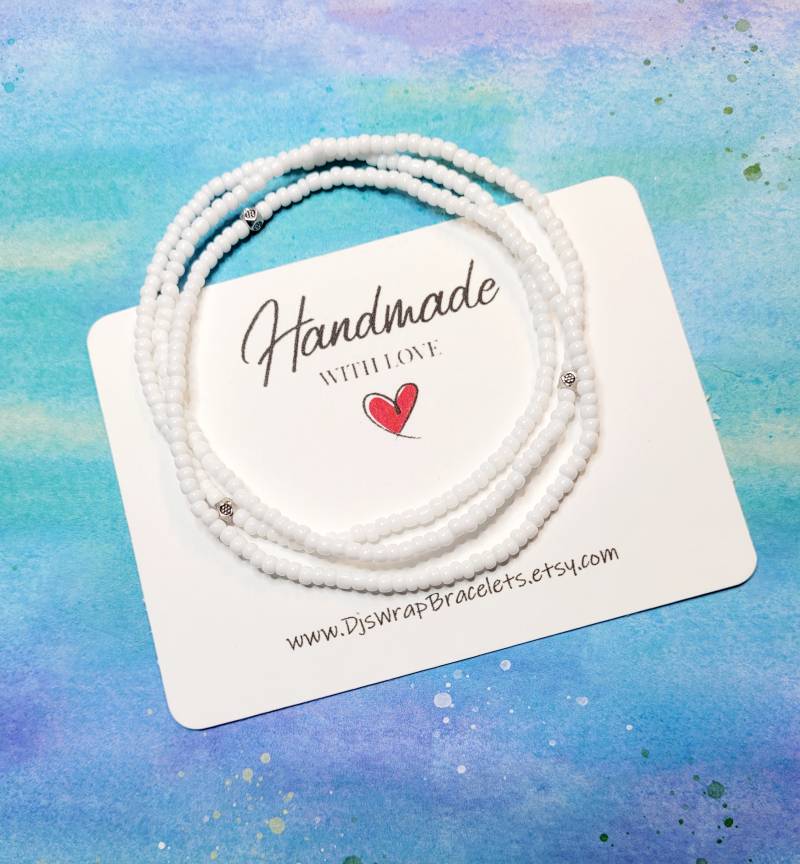 Seashell White ~ Perlen Ankle Armband, Set Mit 3 Wasserdichten Strand Fußkettchen, Boho Dehnbare Fußkettchen Für Frauen Mädchen Teen von DJsWrapBracelets