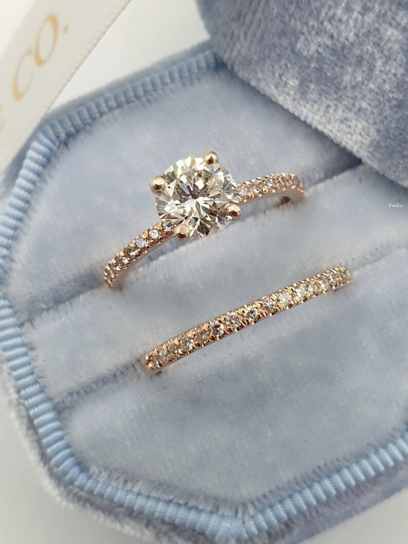 14K Runde Moissanite Ring Set Solid Gold Verlobungsring Hohe Qualität Ehering Stapelring Brautring Versprechen von DJuvel