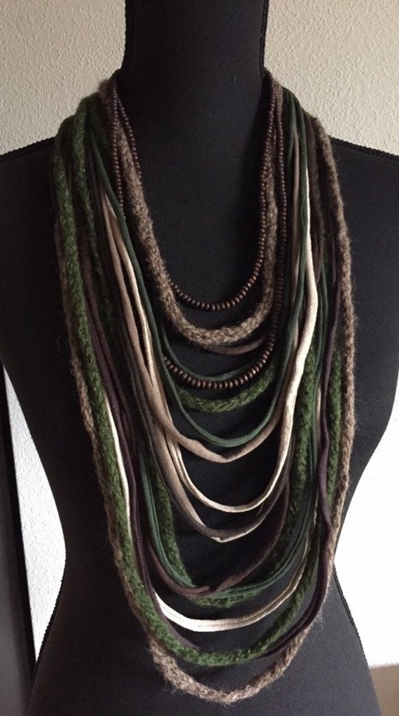 Schal-Halskette in Wunderschönen Grün - Und Brauntönen Mit Wollartikeln 1 Losen Langen Dunkelbraunen Perlenkette von DKNenzo