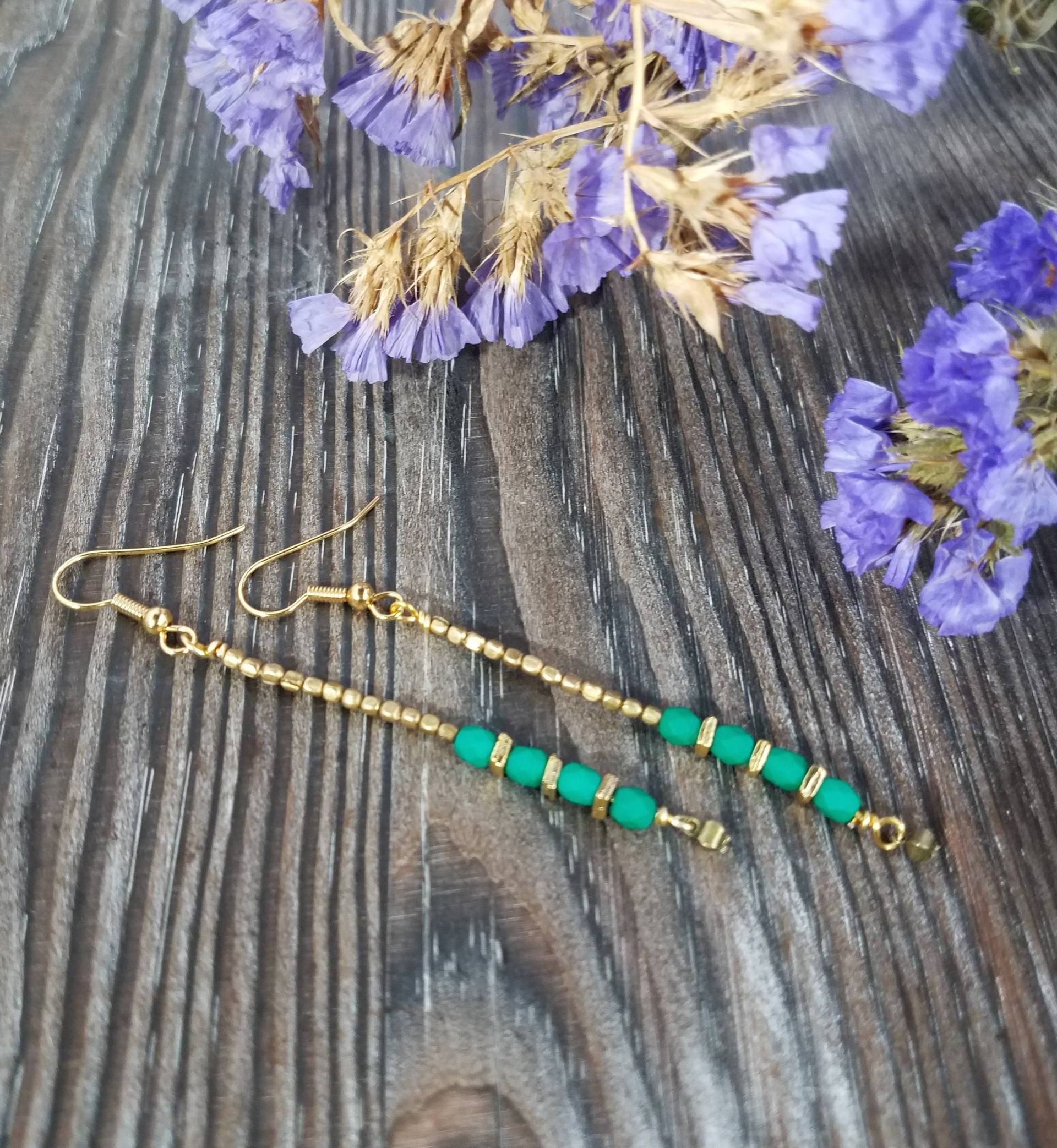 Gold Und Grüne Perlen Tropfen Ohrringe/stab Geschenkideen Gold Und Grüne Perlen Tropfen Ohrringe/stab Geschenkideen von DMAesqHandmade