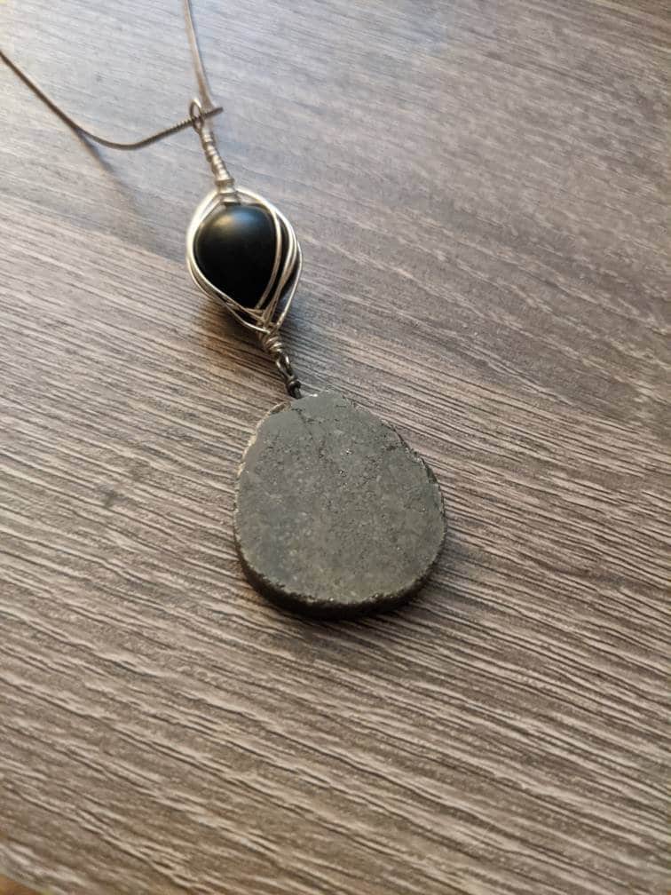 Tropfenförmiger Stein Anhänger An Versilberter Kette/Handgemacht Fischgrät Wirewrap Geschenke Für Sie Tropfenförmiger Stein Anhänger An Versilberter Kette/Handgemacht Fischgrät Wirewrap Geschenke Für Sie von DMAesqHandmade