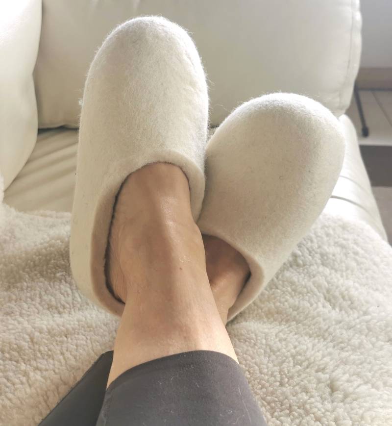 Gefilzte Hausschuhe Aus Wolle in Naturweiß von DMpics