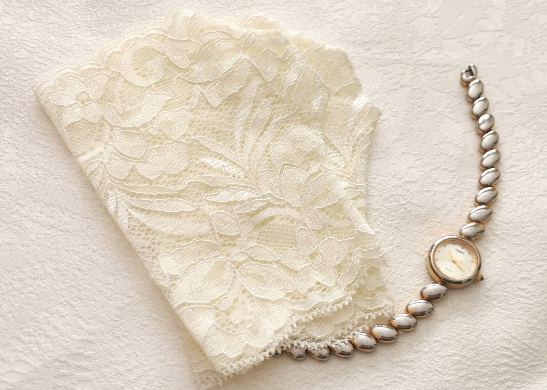 Handschuhe Aus Spitze. Braut Handschuhe. Kurzer Armstulpen. Fingerlose Hochzeits-Armstulpen. Spitzenhandschuhe. Milchweiße von DMpics